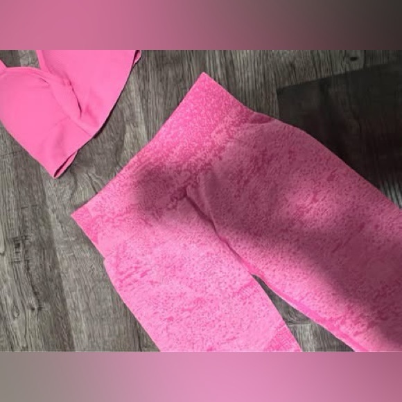 NVGTN Workout Set - Picture 2 of 3